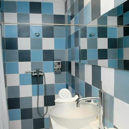 Slow House Y La De Miss Slower Nigrán